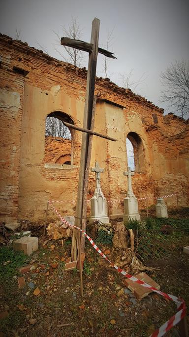 Wojnowice - ruiny kościoła (4).jpg