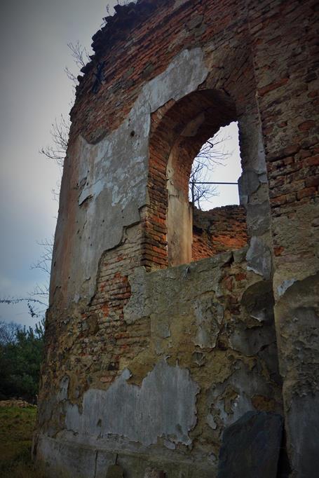 Wojnowice - ruiny kościoła (16).JPG