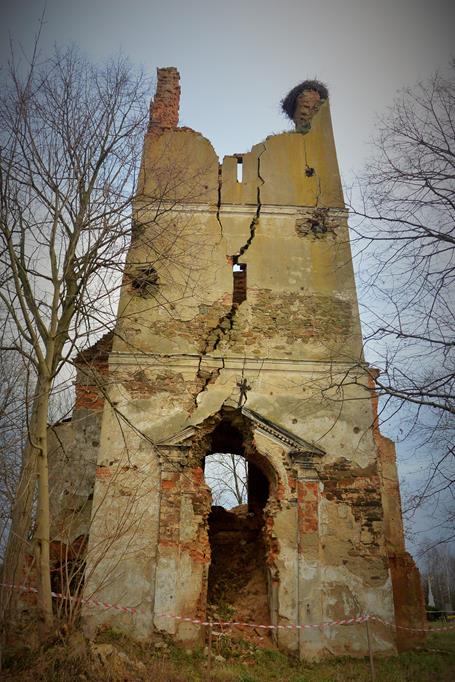 Wojnowice - ruiny kościoła (23).JPG