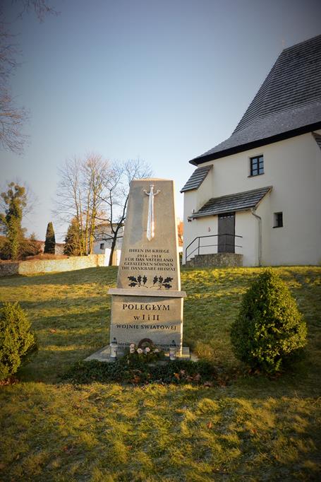 Sieroty - pomnik (2).JPG