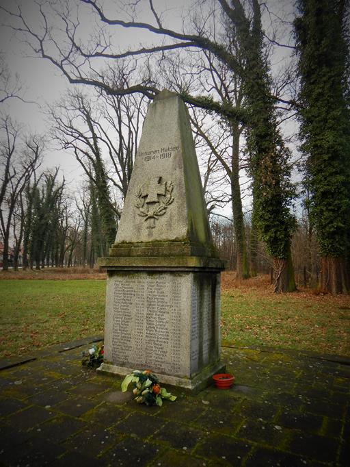 Pomnik poległych i zaginionych (2).JPG