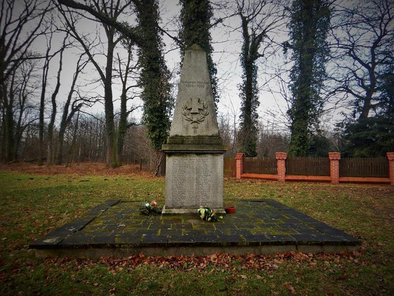 Pomnik poległych i zaginionych (8).JPG