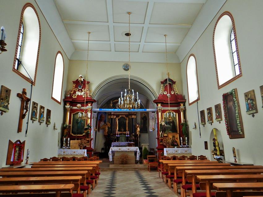 Wnętrze kościoła (1).JPG
