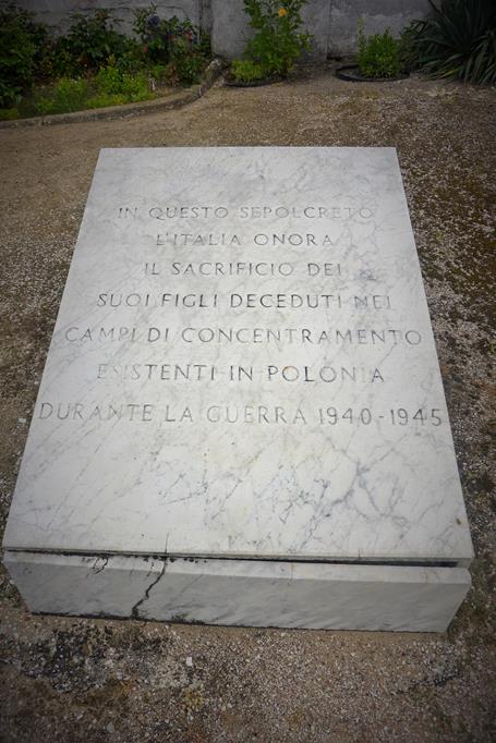 Cmentarz żołnierzy włoskich (23).JPG