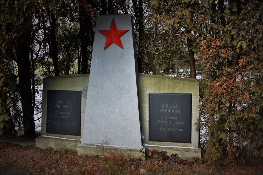 Cmentarz żołnierzy radzieckich (12).JPG