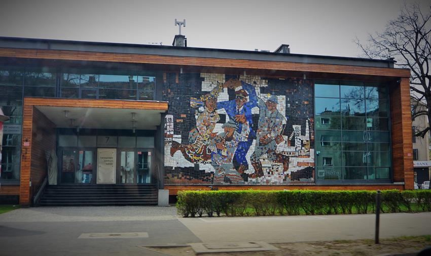 Mozaika na Tarnogóskim Centrum Kultury (1).JPG