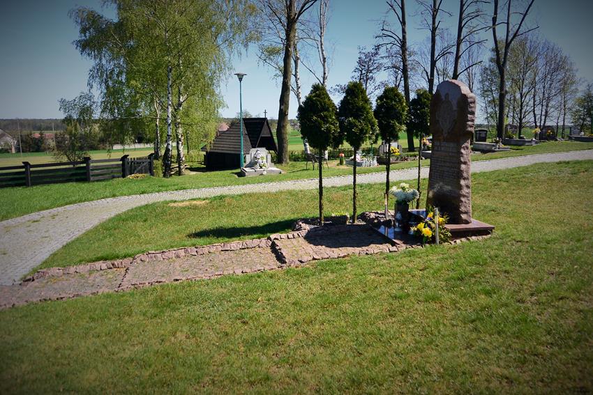 Pomnik Poległych w II Wojnie Światowej (2).JPG