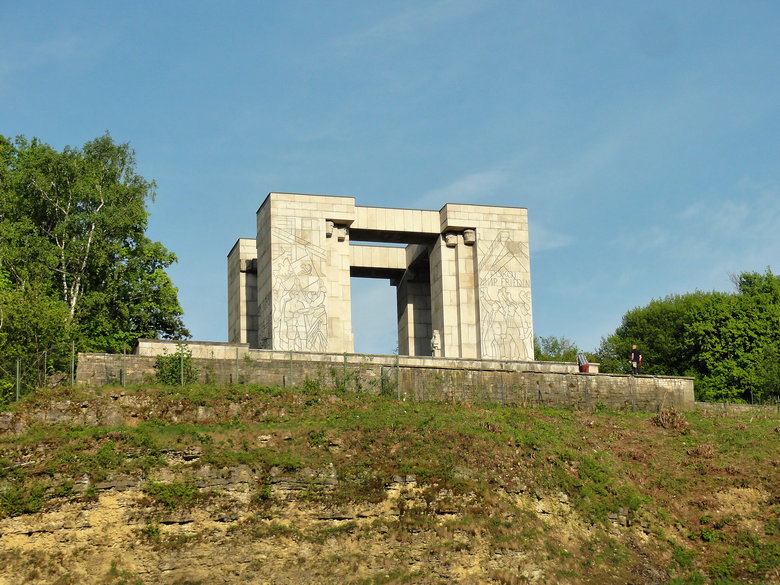 Gora sw. Anny - pomnik (2).jpg