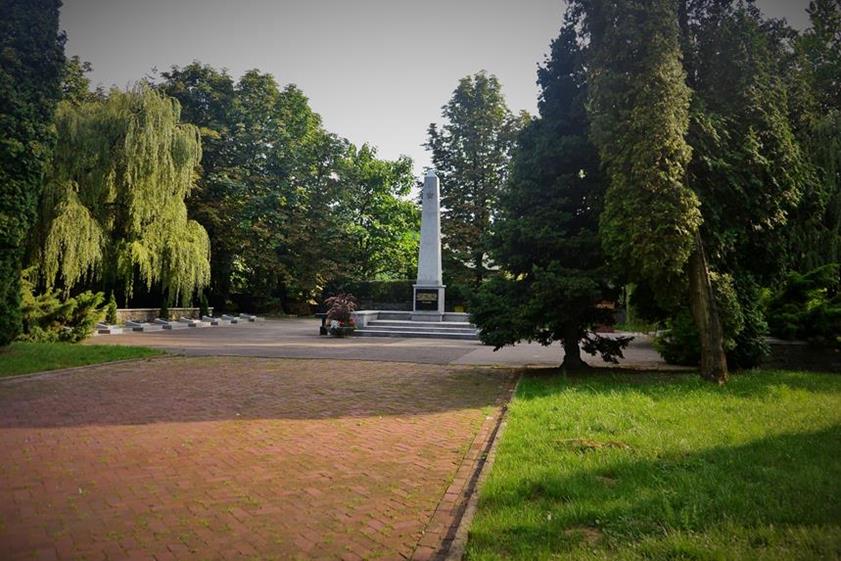 Cmentarz żołnierzy Armii Czerwonej (11).JPG