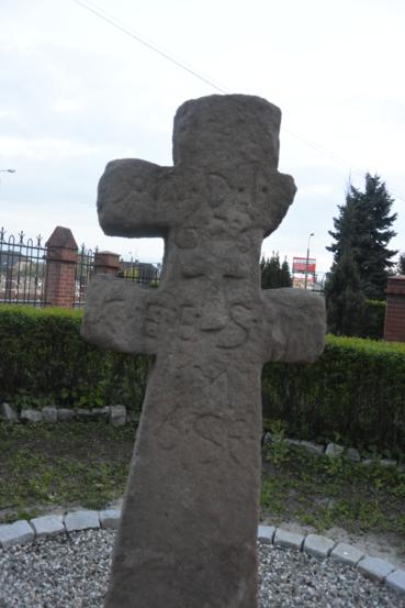Rydułtowy - krzyż pokutny okok kościoła (1).jpg