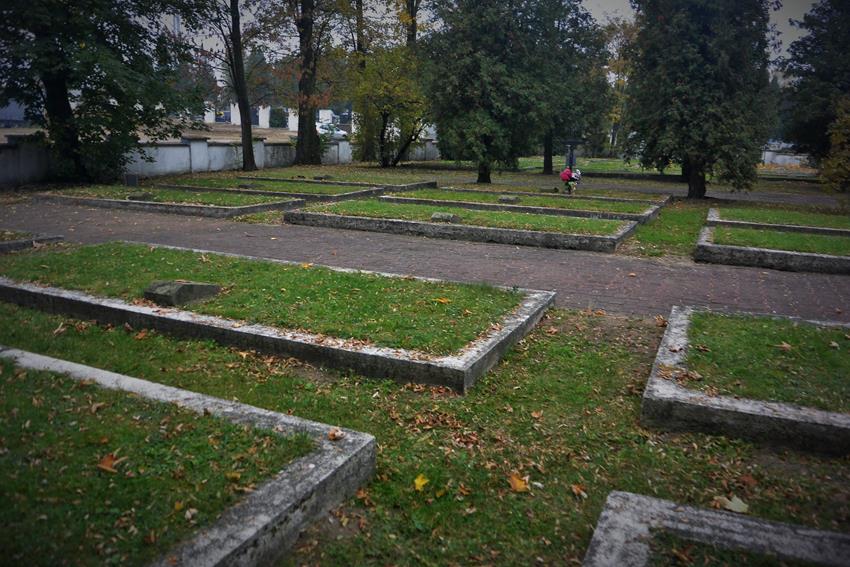 Cmentarz wojenny (8).JPG