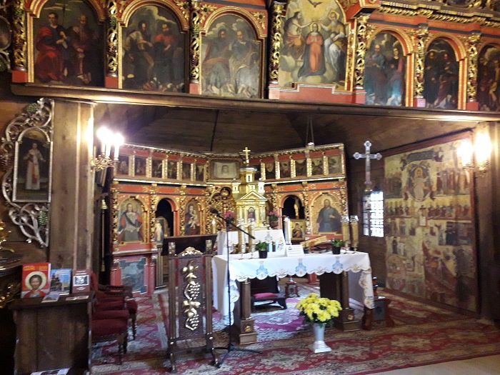 Powroznik cerkiew widok na ikonostas.jpg