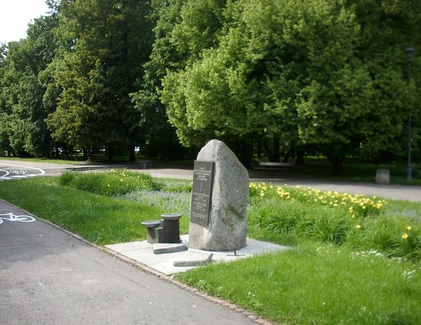 Obelisk w Parku Rydza-Śmigłego.JPG