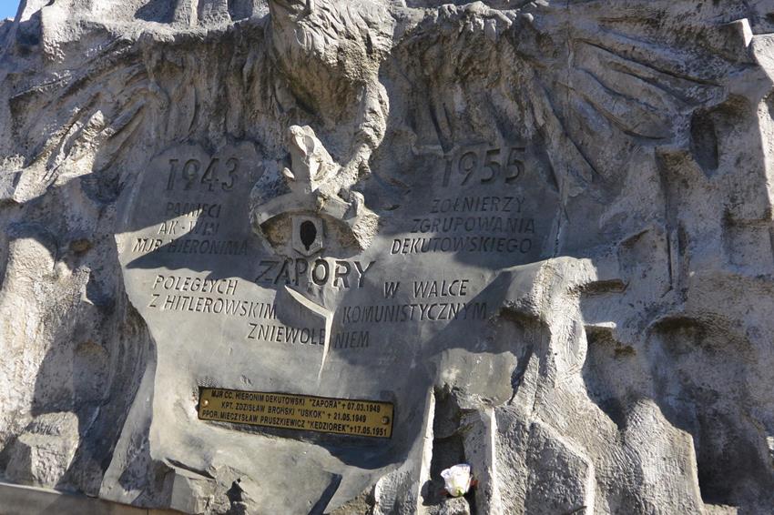 Pomnik pamięci żołnierzy Armii Krajowej ze zgrupowania Zapory (2).JPG