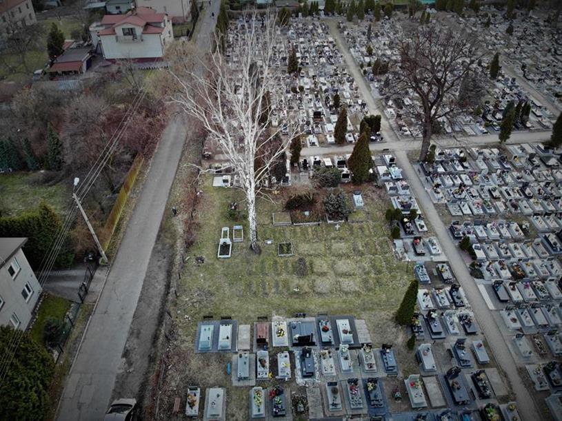 Groby ofiar tzw. obozu przejściowego (1).JPG