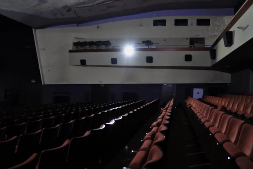 Sufit w sali teatralno - kinowej (4).JPG