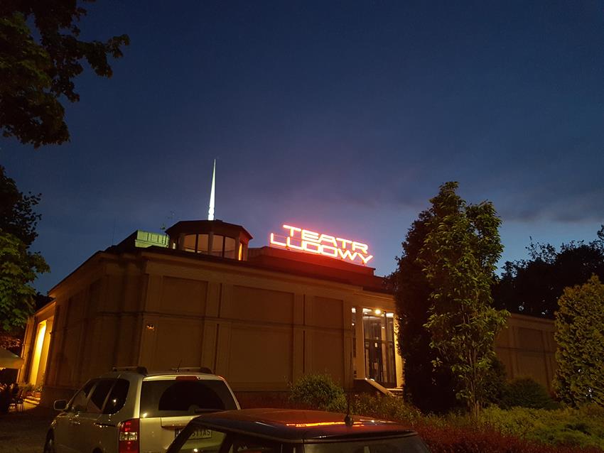 Teatr Ludowy nocą (1).jpg