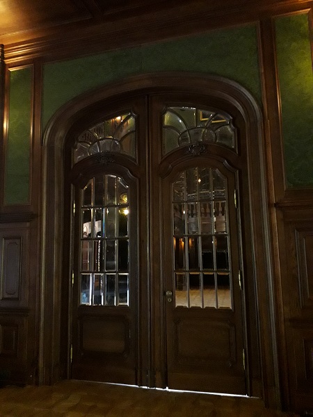 Brzesko palac drzwi sieni.jpg