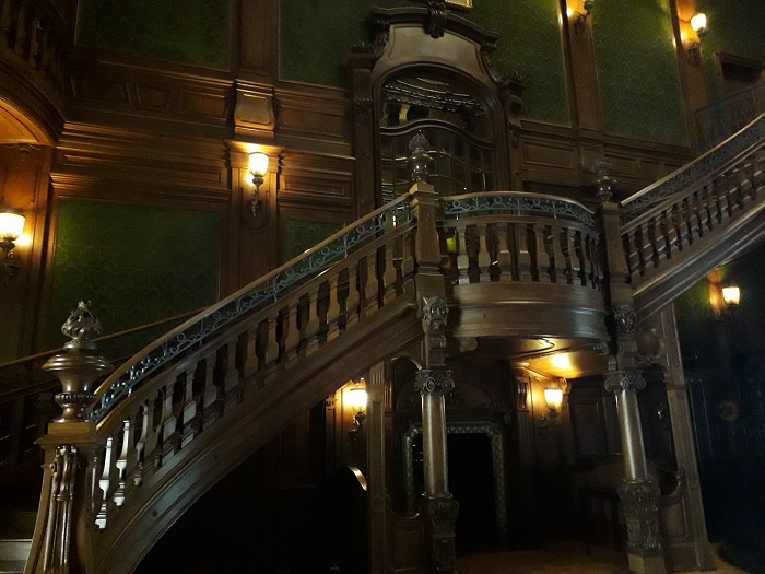 Brzesko palac balustrada klatki schodowej.jpg