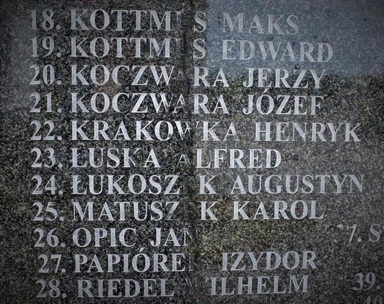 Olza - pomnik poległych w II Wojnie Światowej (5).JPG
