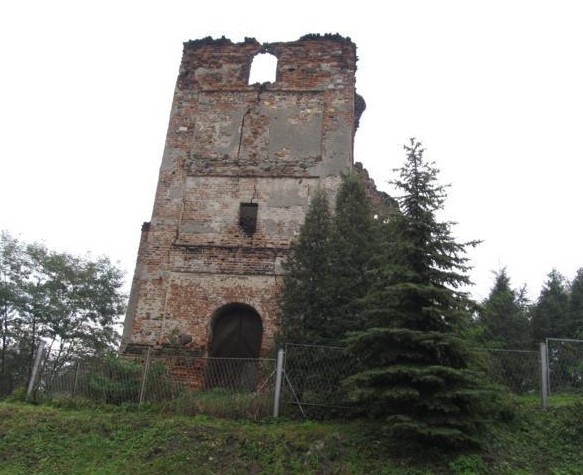 Ziemięcice - ruiny kościoła (1).jpg