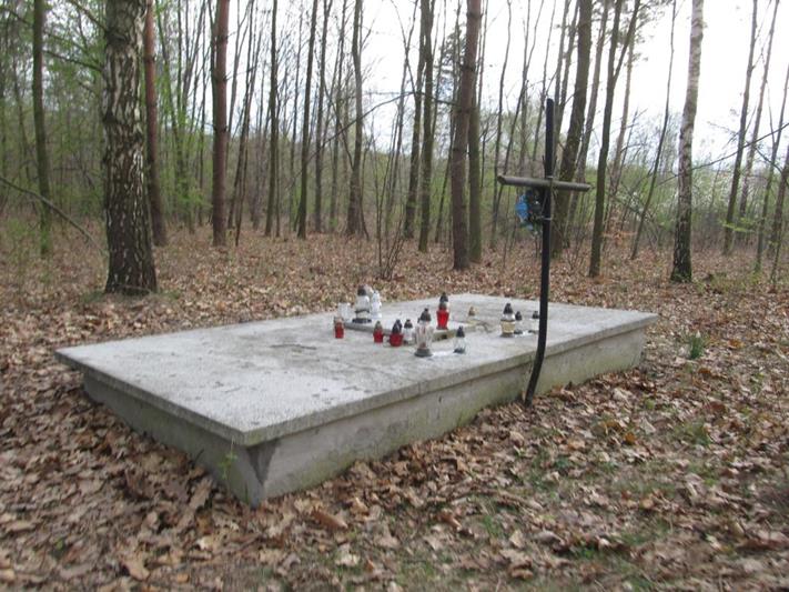 Jaskrów - grób z II Wojny Światowej (4).jpg