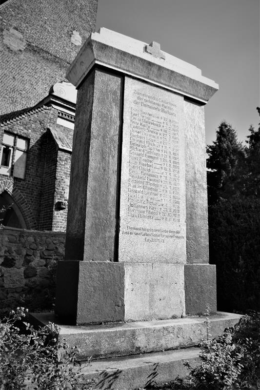 Mollwitz - pomnik poległych (4).JPG