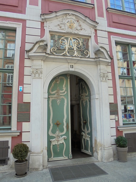 GD dom Uphagena portal.JPG