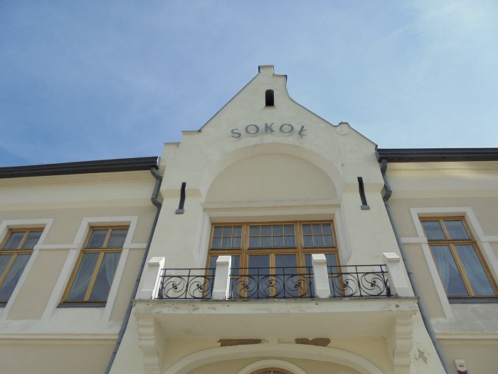 Stary Sacz budynek Sokola szczyt ryzalitu frontowego.JPG