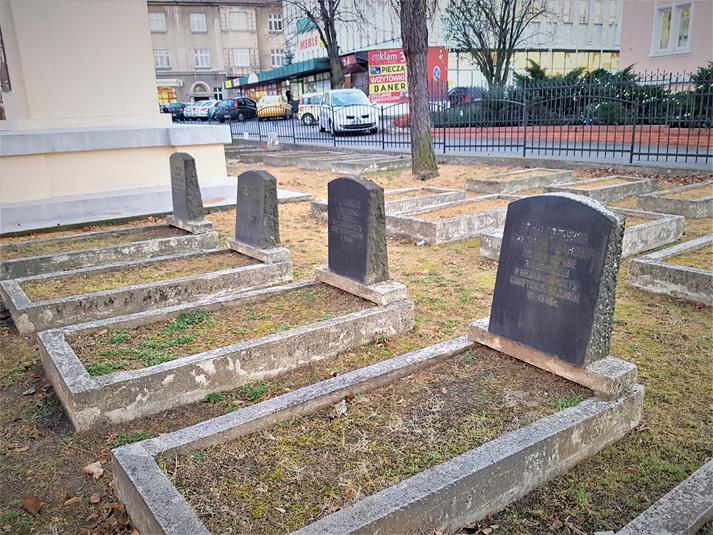 Cmentarz żołnierzy Armii Czerwonej (6).jpg