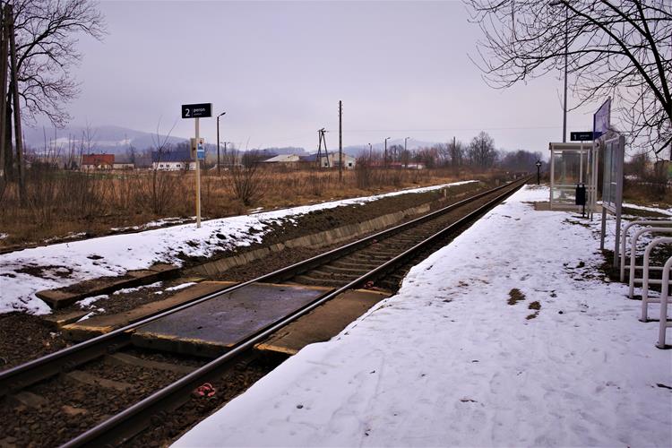 Dworzec i dawna stacja (10).JPG