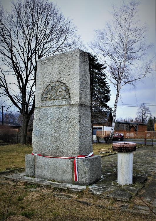 Pomnik poległych (5).JPG