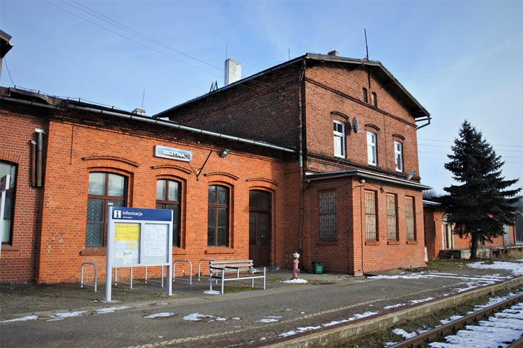 Szczytna - stacja kolejowa (2).JPG