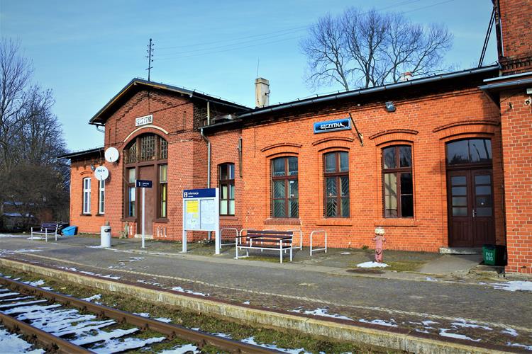 Szczytna - stacja kolejowa (16).JPG