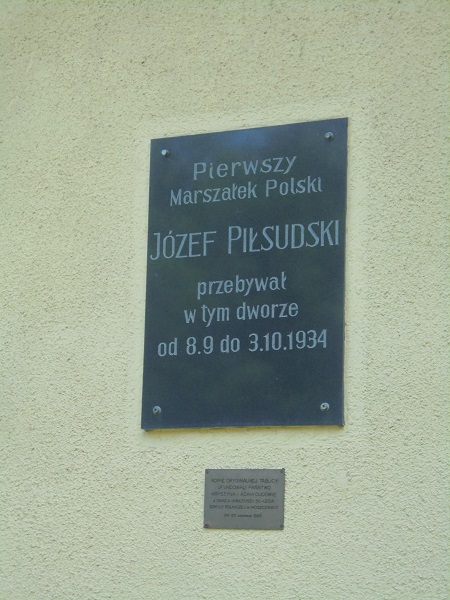 Moszczenica dwor tablica pamiątkowa 1.JPG