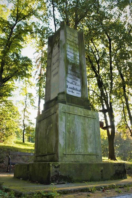 Pomnik na cmentarzu pległych w 1866 (9).JPG