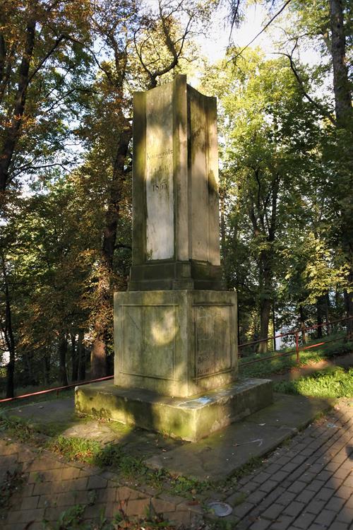 Pomnik na cmentarzu pległych w 1866 (10).JPG