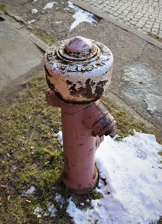 Szczytna - hydrant na dworcu kolejowym (4).JPG