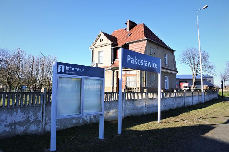 Pakosławice - przystanek kolejowy (9).JPG