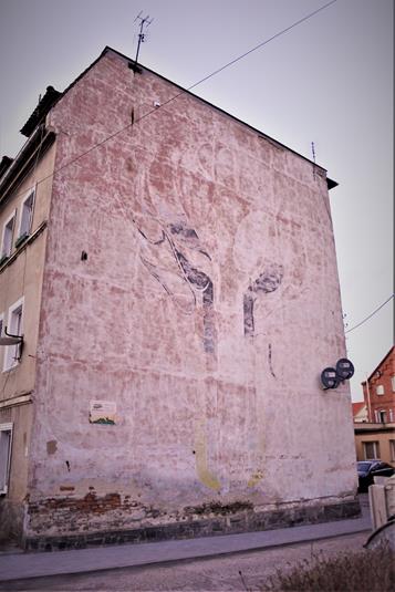Mural z ulicy Szkolnej 2 (1).JPG