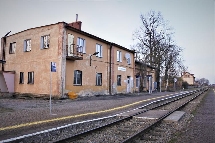 Dworzec kolejowy i stacja (9).JPG