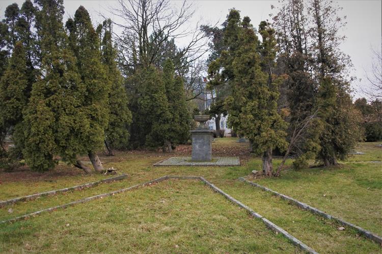 Cmentarz Oficerów Armii Czerwonej (12).JPG