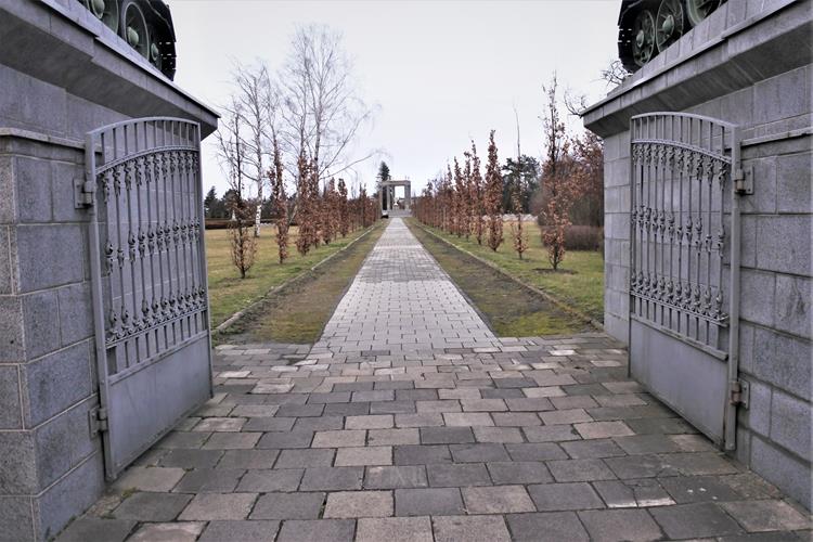 Cmentarz Oficerów Armii Czerwonej (16).JPG