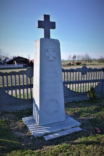 Pomnik z I Wojny Światowej (2).JPG