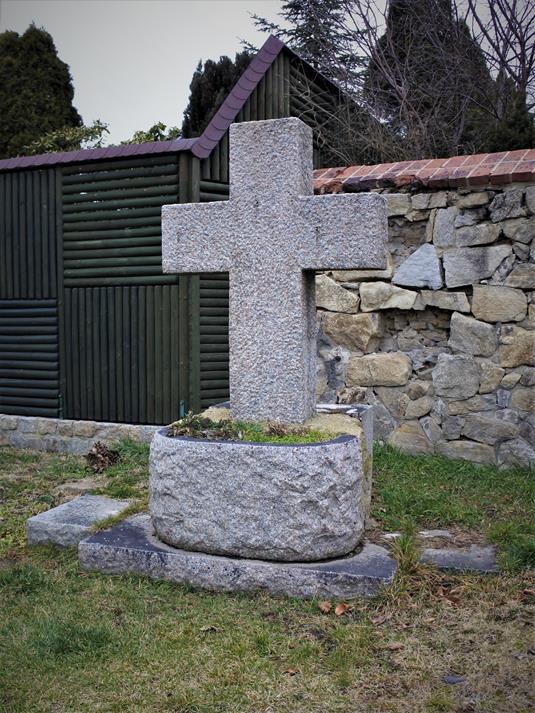 Kaminnik - pomnik poległych (1).JPG