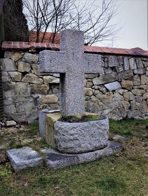 Kaminnik - pomnik poległych (2).JPG