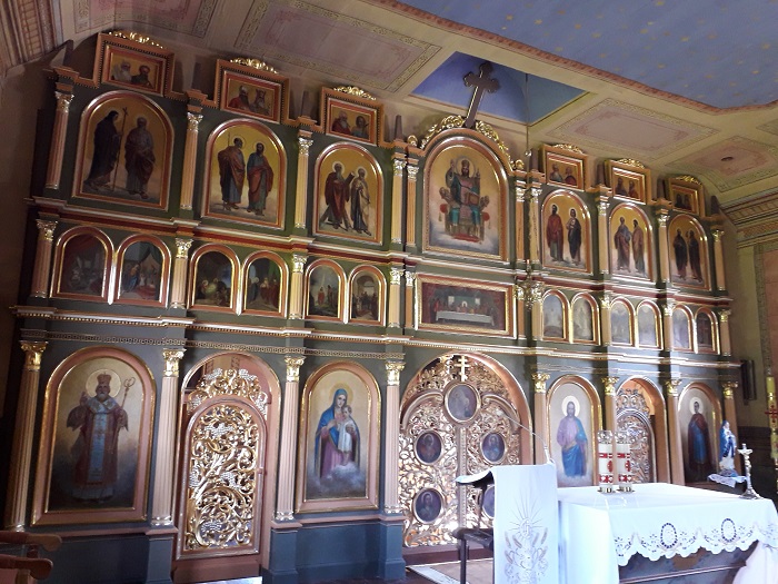 Bodaki cerkiew widok na ikonostas.jpg