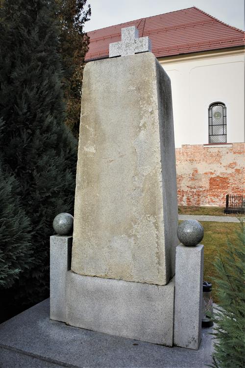 Pomnik poległych (6).JPG
