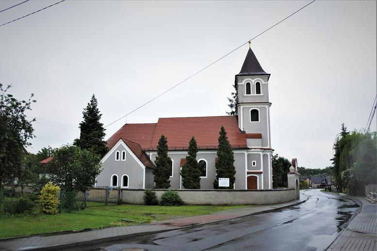 Przełęk - reper na kościele pw. św. Mikołaja (1).JPG