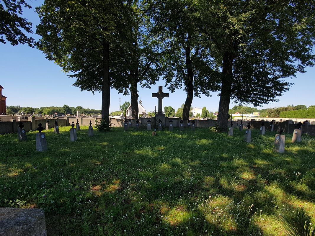 cmentarz wojenny nr 204 (6).jpg